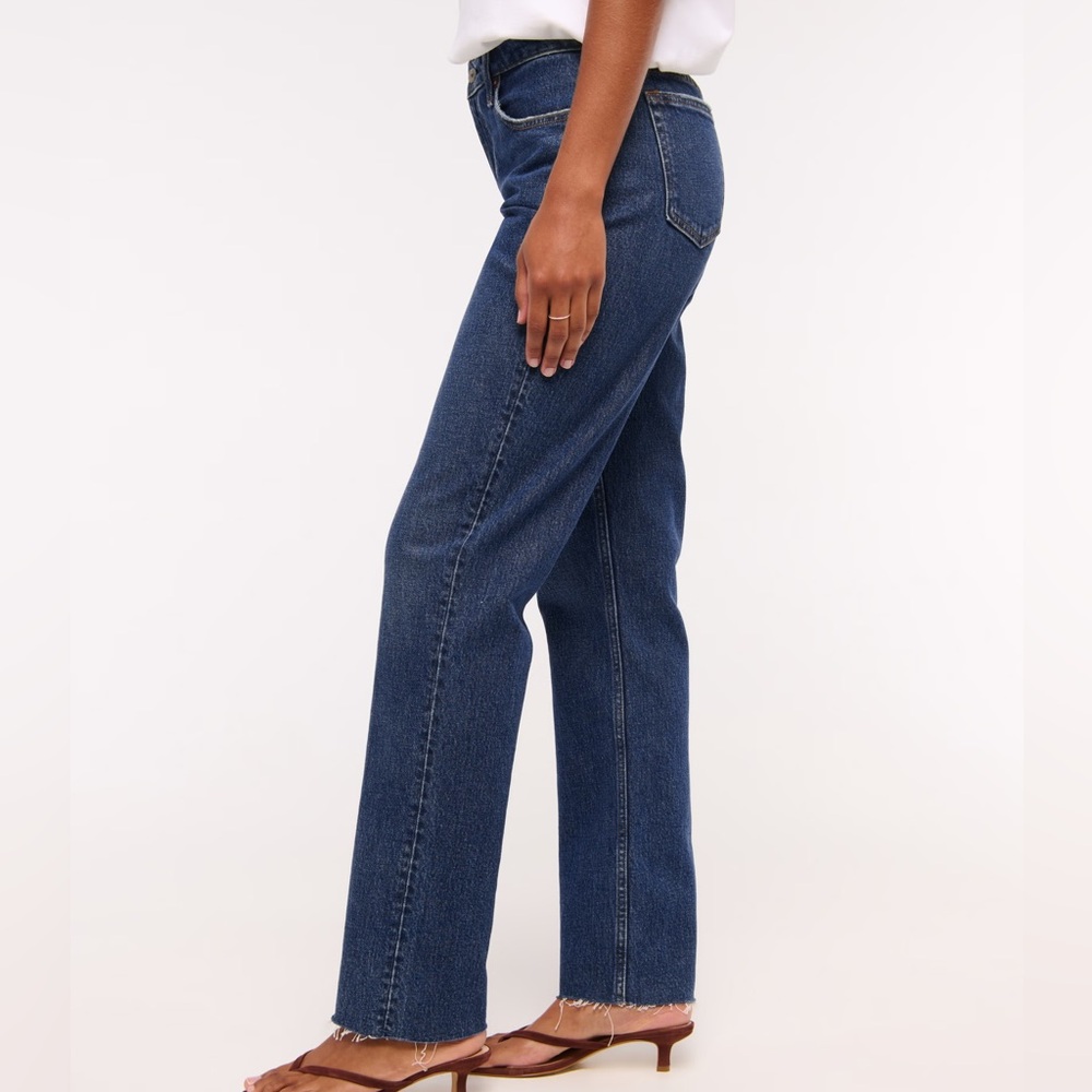 Abercrombie & Fitch Curve Love Mid Rise 90s Straight Frayed Hem Jeans - Picture 2 of 5